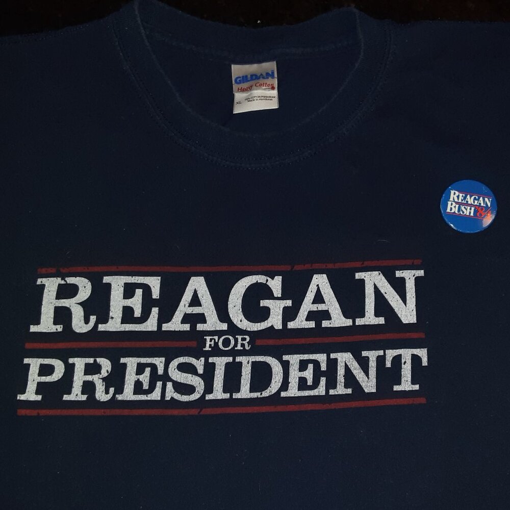 Lot: Original Vintage 1984 Reagan for President PIN & Gildan Heavy Cotton XL TEE